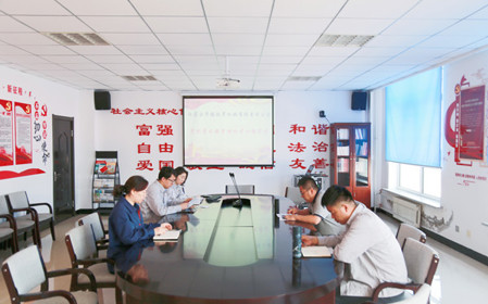 標(biāo)題：華德牧草公司黨委開展黨紀(jì)學(xué)習(xí)教育專題學(xué)習(xí)
瀏覽次數(shù)：946
發(fā)表時(shí)間：2024-05-24
