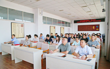 標題：中國農(nóng)機院黨委委員、副總經(jīng)理，呼和浩特分院黨委書記、董事長王振華講授黨課
瀏覽次數(shù)：1211
發(fā)表時間：2024-06-26